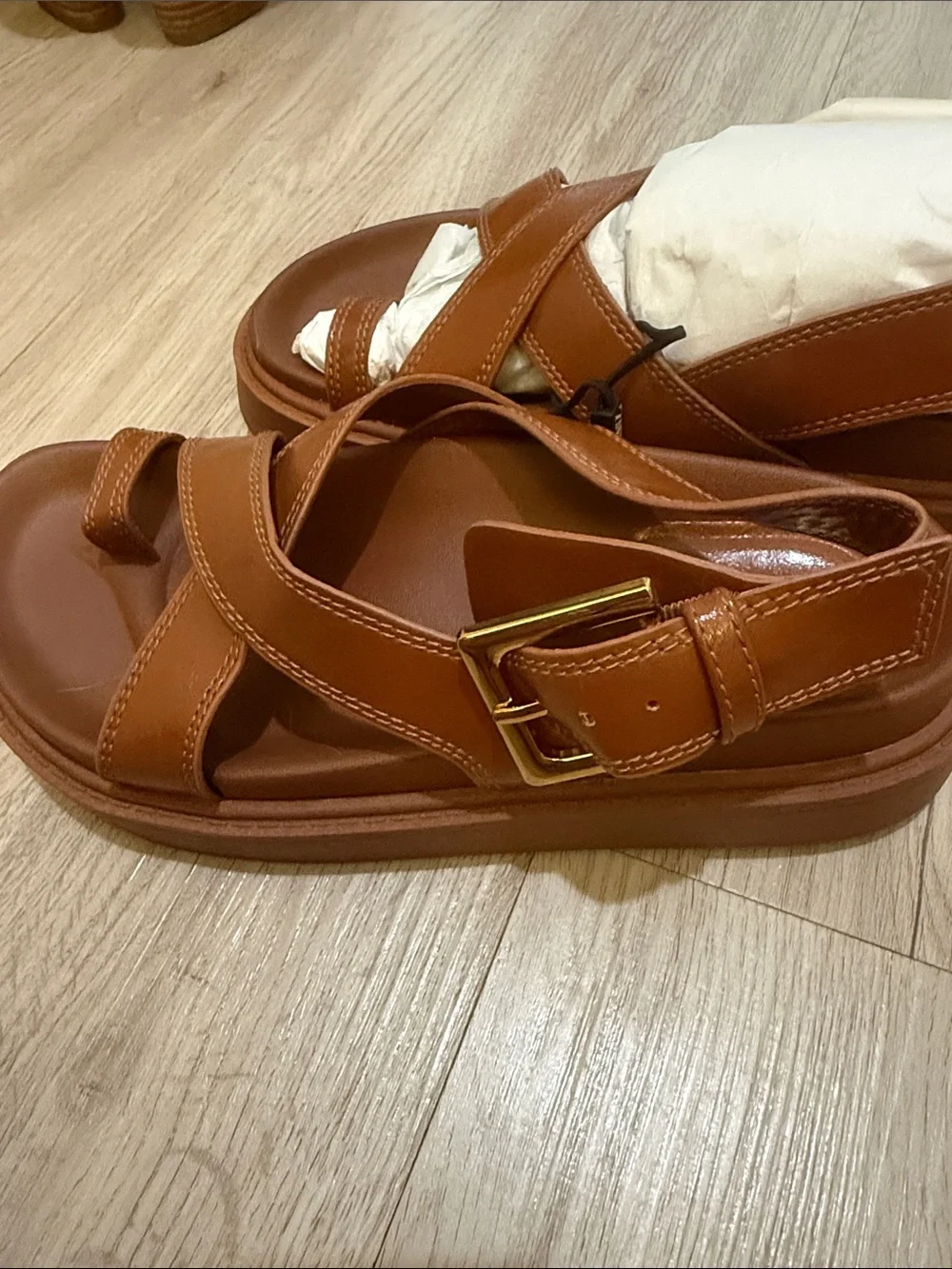 NWT Brown Crisscross Strap Sandals - Picture 3 of 4
